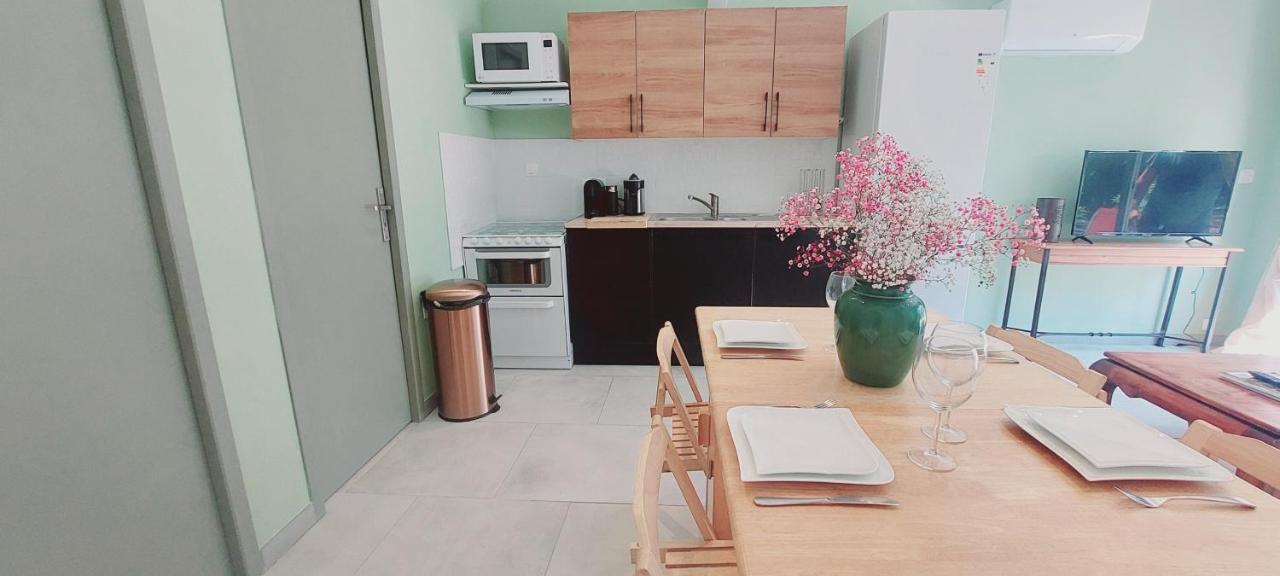 Location A La Semaine Apartamento Néoules Exterior foto